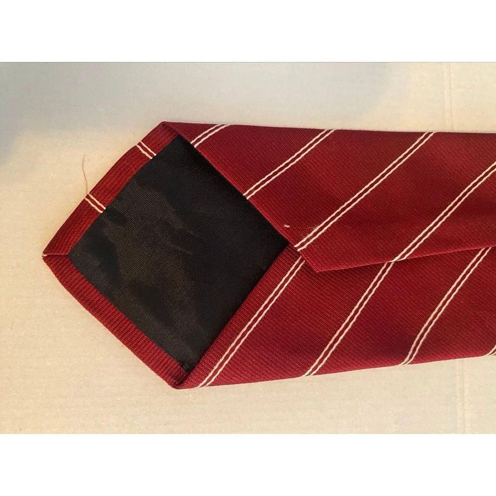 brittania necktie features